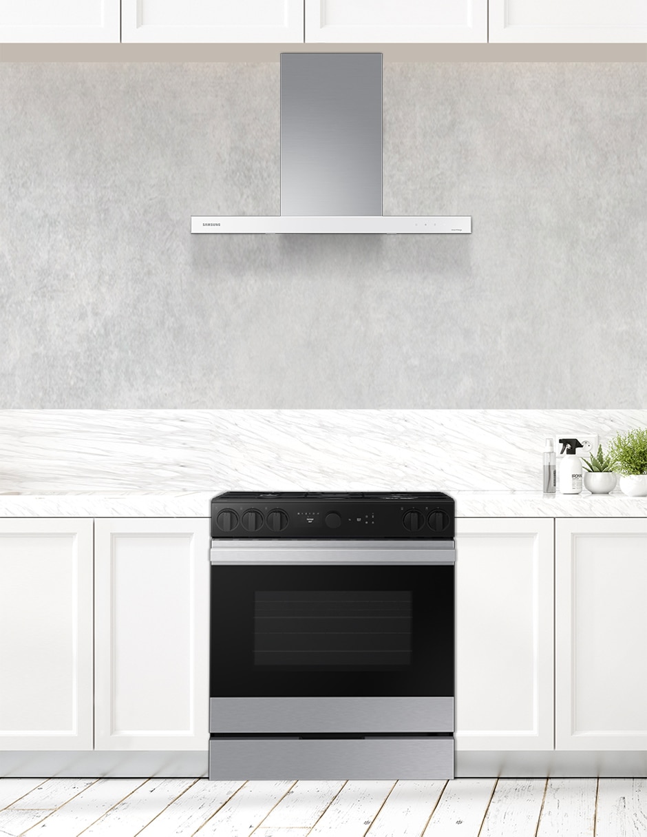 Combo estufa de piso a gas natural/lp Bespoke 76.1 CM F-NSG870SRNK36 de 5 quemadores + campana